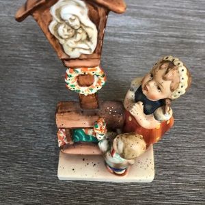 Unmarked‎ little girl